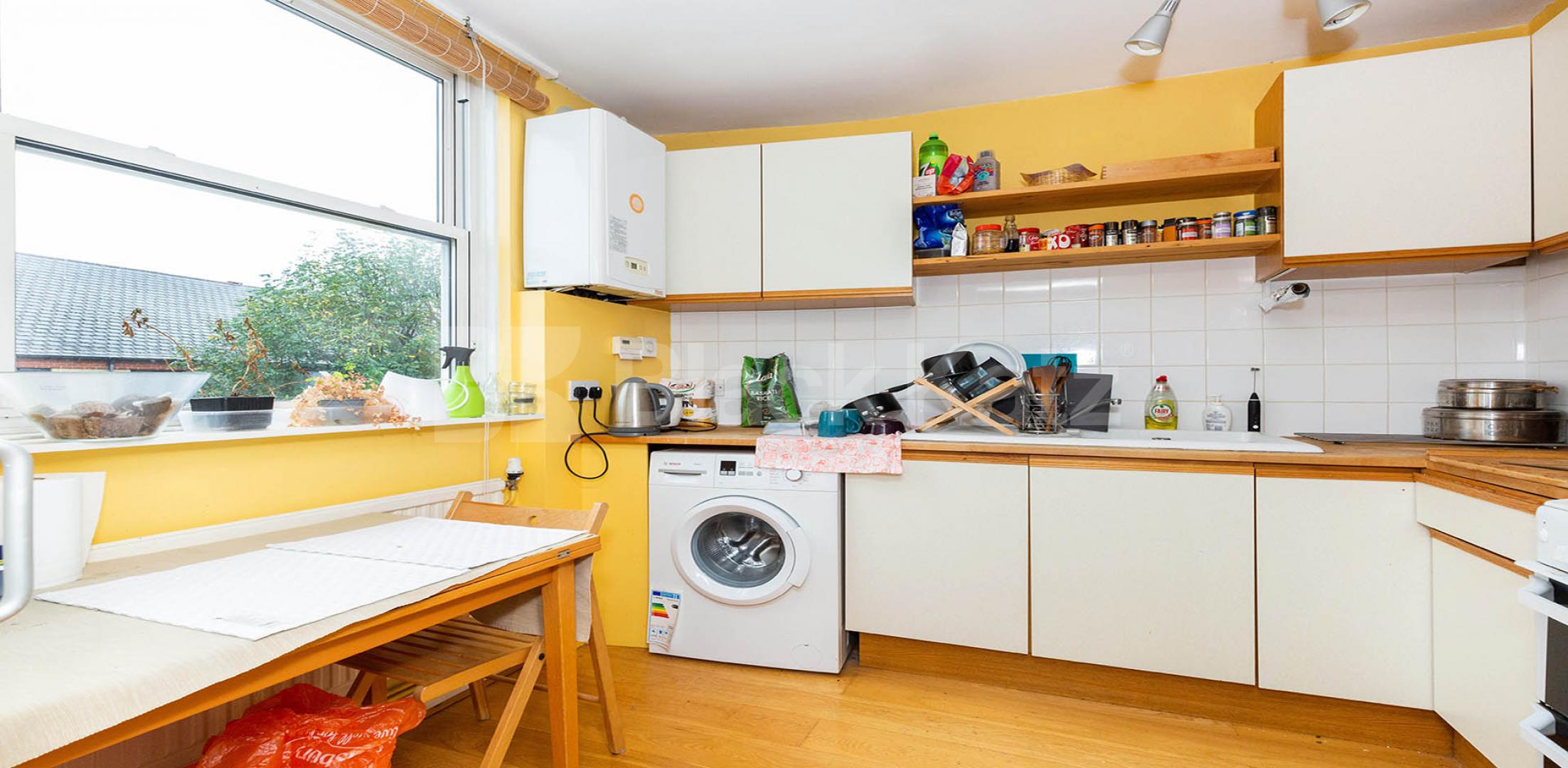 Spacious one bed located within mins to shops and Holloway Tube Tollington Way, Holloway